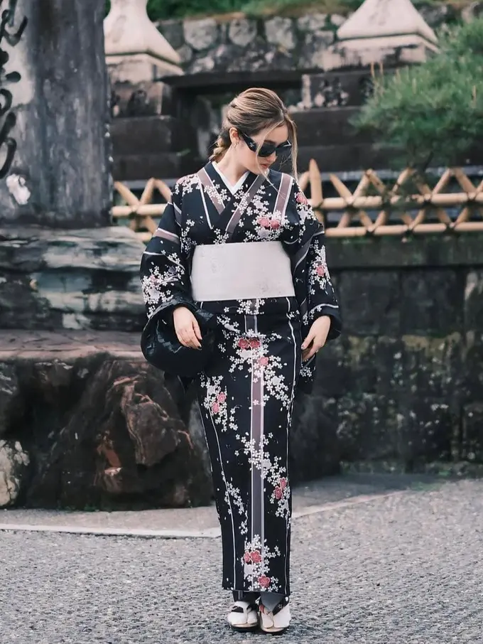Gaya Ranty Maria Pakai Kimono Modern Bukti Kalau Budaya Bisa Jadi Statement Fashion (photo by instagram.com)