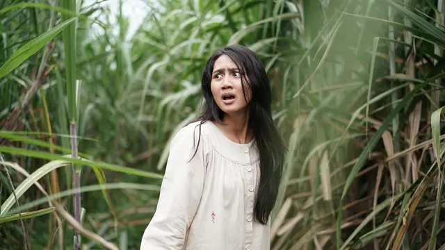 Ratu Rafa sebagai Intan dalam film Janur Ireng. (Foto: Dok. MD Pictures)