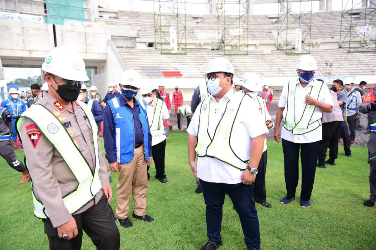Dewan Komisaris PTPP melakukan kunjungan kerja ke Proyek Stadion Banten