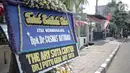 Karangan bunga terlihat di rumah duka mantan Menteri Tenaga Kerja era Presiden Soeharto, Cosmas Batubara di Jalan Cidurian Nomor 3, Cikini, Jakarta, Kamis (8/8/2019). Cosmas juga pernah menjabat Menteri Muda Urusan Perumahan Rakyat dan Menteri Negara Perumahan Rakyat. (Liputan6.com/Faizal Fanani)