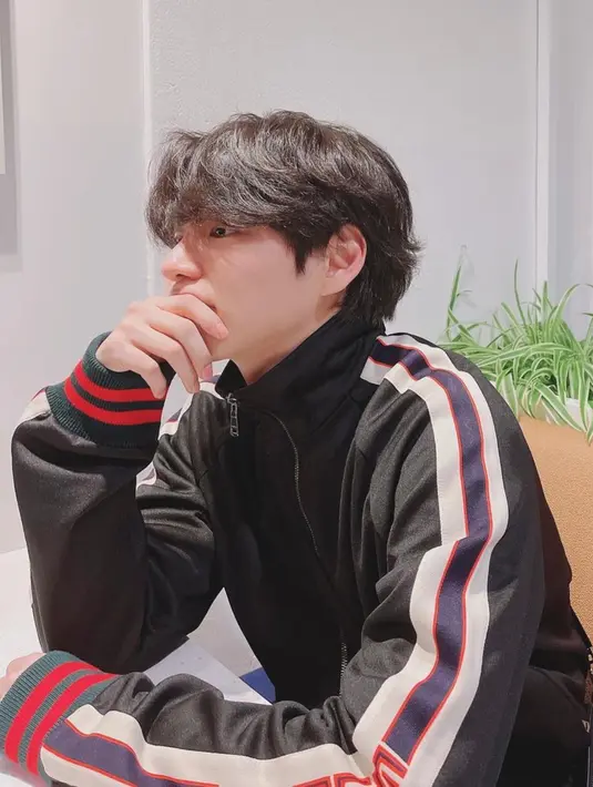 Dalam foto ini Heo Chan mendapat pujian “boyfriend material” dari penggemarnya di akun Instagram. (Instagram/@nahc_xxh)