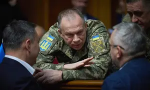 Jenderal Oleksandr Syrskyi berbicara di hadapan para anggota parlemen Ukraina di gedung Verkhovna Rada, Kyiv, pada 19 November 2024. (Dok. Layanan Pers Presiden Ukraina via AP)