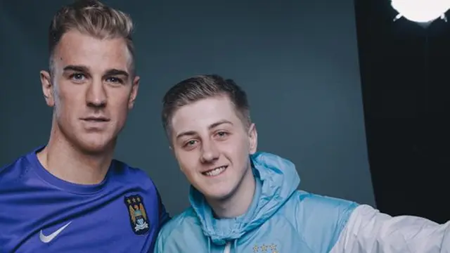 Joe Hart dan Fans Man. City