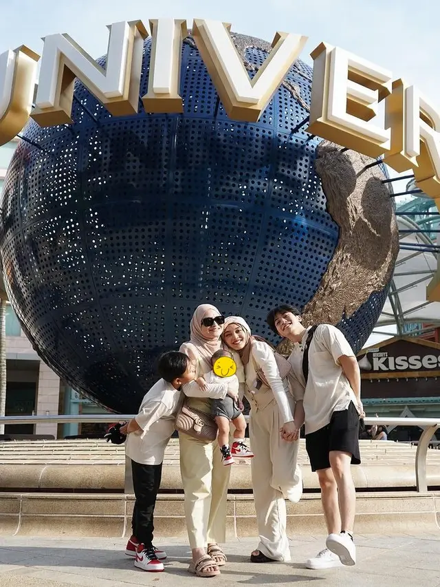 Tanpa Ditemani Sule, Ini 6 Momen Nathalie Holscher dan Anaknya Liburan di Singapura