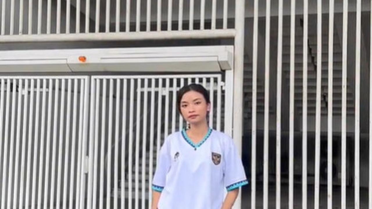 Ide outfit wanita nonton timnas Indonesia