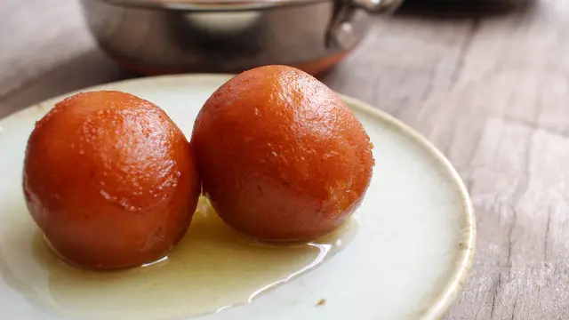 makanan india manisan gulab jamun