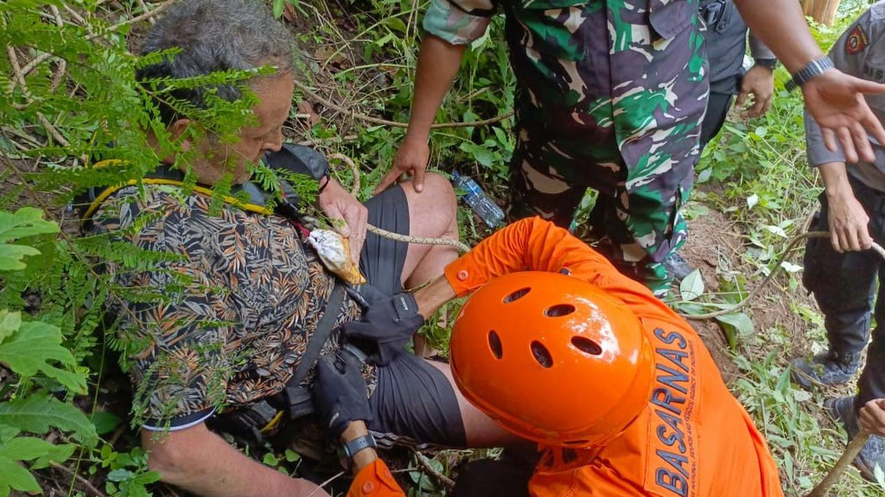 Mendaki Bukit Amed, WN Perancis Jatuh ke Jurang Sedalam 12 Meter