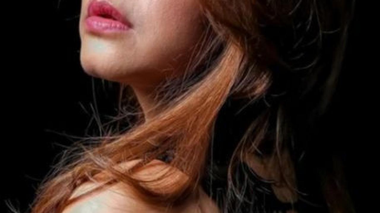 Meski usia sudah menginjak 38 tahun, mantan istri Ferry Maryadi  tetap cantik mempesona.
