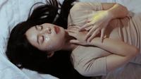 Ilustrasi perempuan tidur, bermimpi. (Photo by Minh Ngọc on Unsplash)