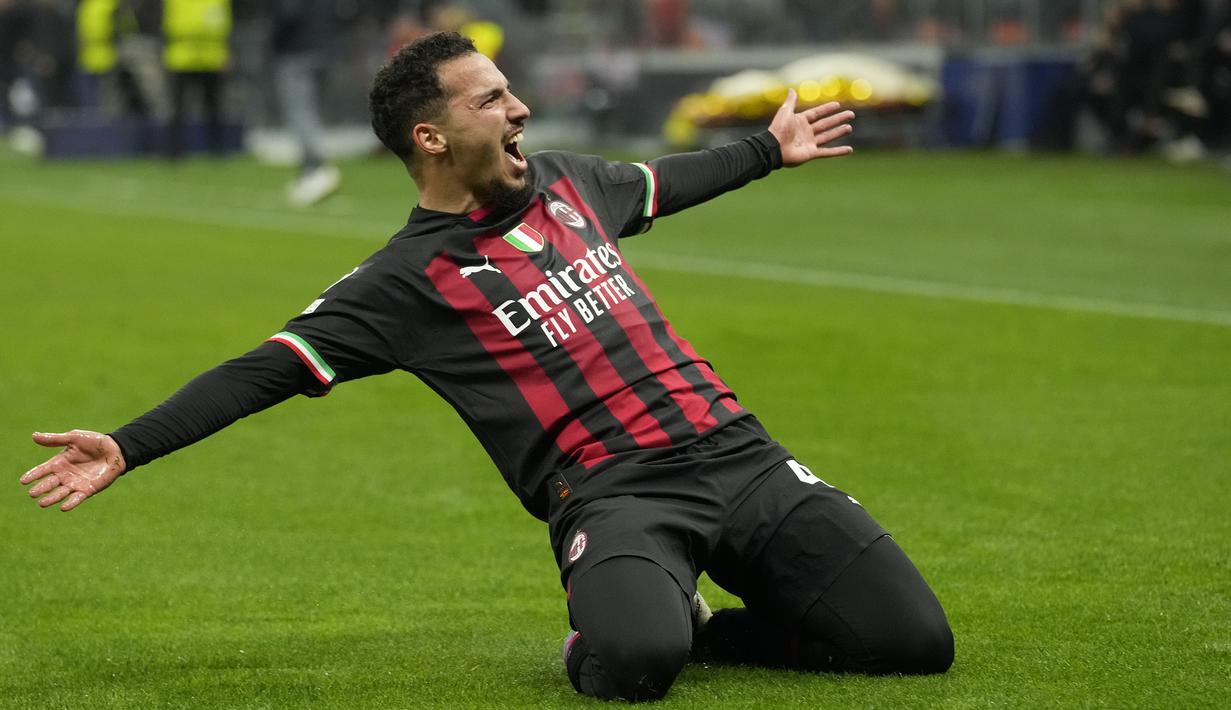 Pemain AC Milan, Ismael Bennacer melakukan selebrasi setelah mencetak gol ke gawang Napoli pada laga leg pertama perempat final Liga Champions 2022/2023 melawan Napoli di San Siro, Milan, Kamis (13/04/2023) dini hari WIB. (AP Photo/Luca Bruno)