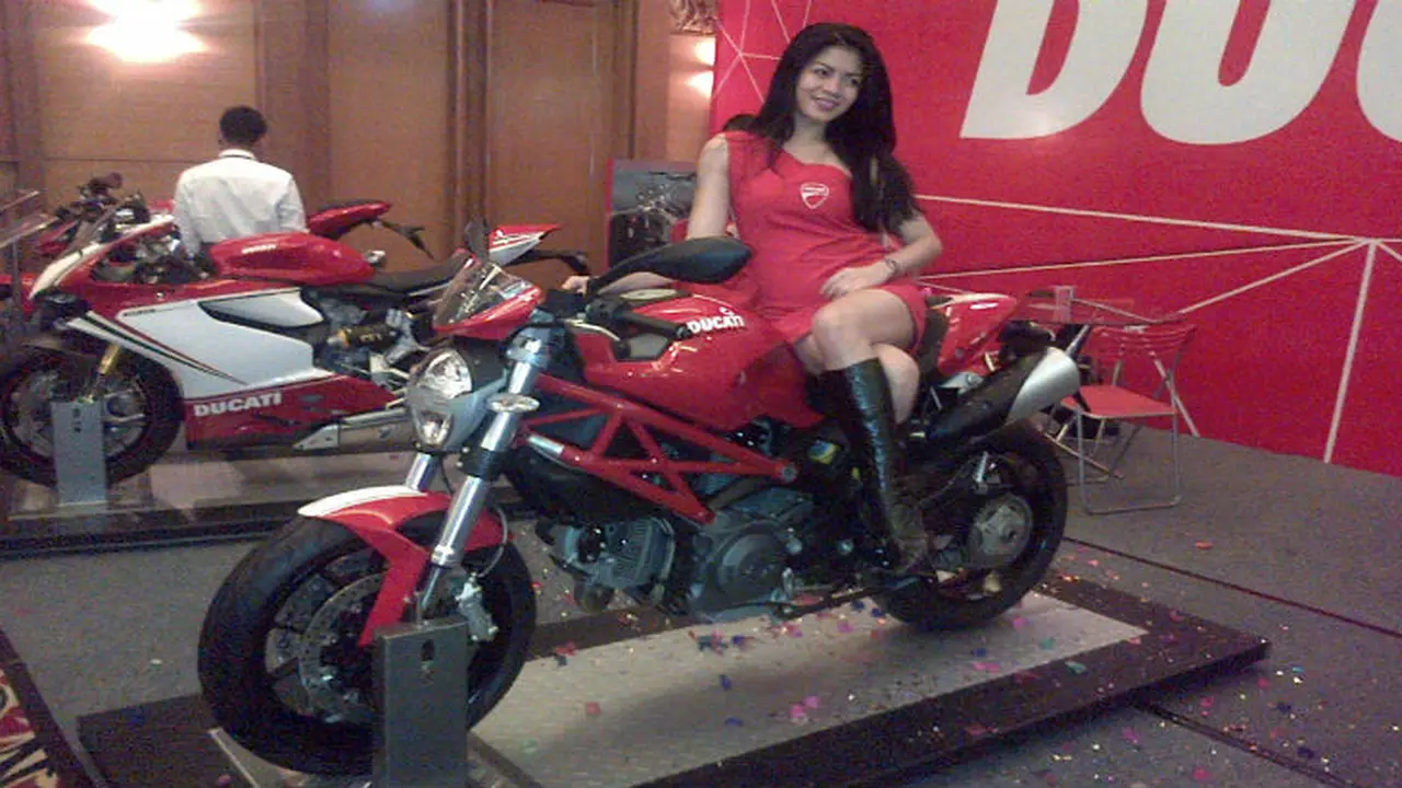 Ducati Monster 796 Corse Stripe