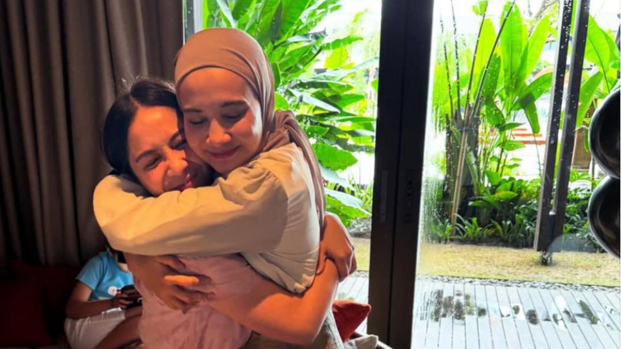 Momen Haru Zaskia Sungkar dan Nagita Slavina Pelukan Viral di Media Sosial, Irwansyah: Saat Kata-Kata Sudah Tak Cukup