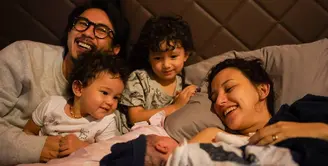 Fandy Christian dan Dahlia Poland kini tengah berbahagia. Pasalnya anak ketiga mereka yang dinantikan telah lahir. Jumat (9/10/2020), Dahlia telah melahirkan bayinya yang berjenis kelamin laki-laki. (Instagram/dahliachr)