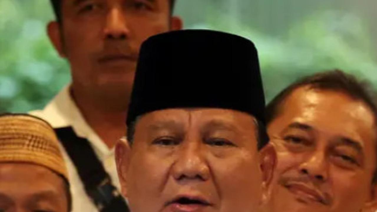 Pastikan Sehat, Prabowo Berjoget Silat Hingga Bikin Jokowi Semringah