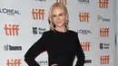 Aktris Nicole Kidman berpose di karpet merah saat menghadiri pemutaran film "Boy Erased" selama Toronto International Film Festival 2018 di Toronto, Kanada (11/9). Nicole Kidman tampil cantik dengan gaun hitam di acara tersebut. (AP Photo/Nathan Denette)
