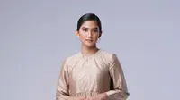 7 Model Gamis Brokat Selutut Non Hijab yang Sopan dan Elegan, Anti Kaku