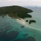 Pulau Pahawang kecil dilihat dari langit. Foto: M Husni/ Liputan6.com.