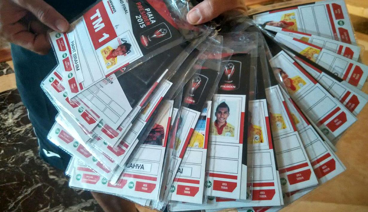 Tanda pengenal pemain Sriwijaya FC di Piala Presiden 2015 sebelum melawan Persib Bandung di Stadion Utama Gelora Bung Karno, Minggu (18/10/2015). (Bola.com/Nicklas Hanoatubun)