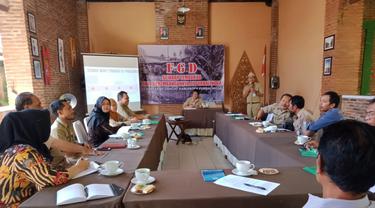 Diskusi terfokus ‘Sejarah Tembakau di Purbalingga dan Perkembangannya’ yang diselenggarakan oleh Bagian Perekonomian, Sekretariat Daerah Kabupaten Purbalingga, di Warung Djoglo, Purbalingga. (Foto: Liputan6.com/Dinkominfo PBG/Muhamad Ridlo)
