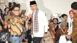Ketua DPW PAN DKI Eko Patrio dan Agus Harimurti Yudhoyono saat berada di KPUD Jakarta, Jumat (23/9). Agus bersama Sylviana Murni umendaftarkan diri sebagai Cagub dan cawagub DKI Jakarta 2017. (Liputan6.com/Immanuel Antonius)