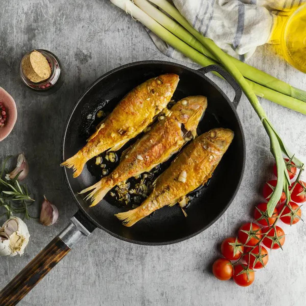 Tips Jitu Menggoreng Ikan Agar Tidak Lengket dan Meletup