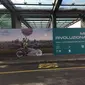 Poster EICMA 2019, terpampang di Bandara Malpensa, Milan, Italia. (Marco Tampubolon/Liputan6.com)