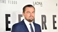 Leonardo DiCaprio dibesarkan oleh sang ibu seorang diri. Ibunya pun harus bekerja di beberapa tempat untuk menghidupi ia dan Leo di Los Angeles. (Mike Windle/GETTY IMAGES NORTH AMERICA/AFP)