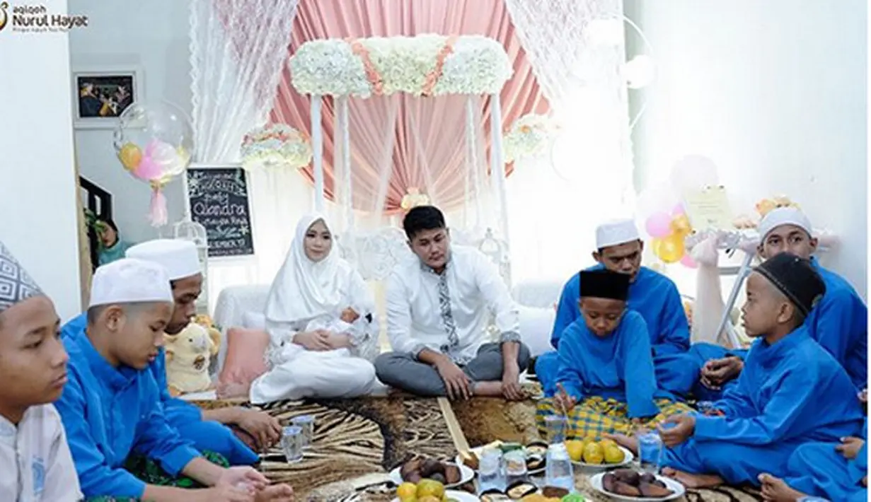 "Terimakasih @aqiqahnurulhayat aqiqah super dadakan baby @qiandra_rynayraredi bisa terlaksana dengan lancar 🙏🏻 #QiandraRynayraRedi #3Des2017," tulis ryana_dea. (Instagram/ryana_dea)