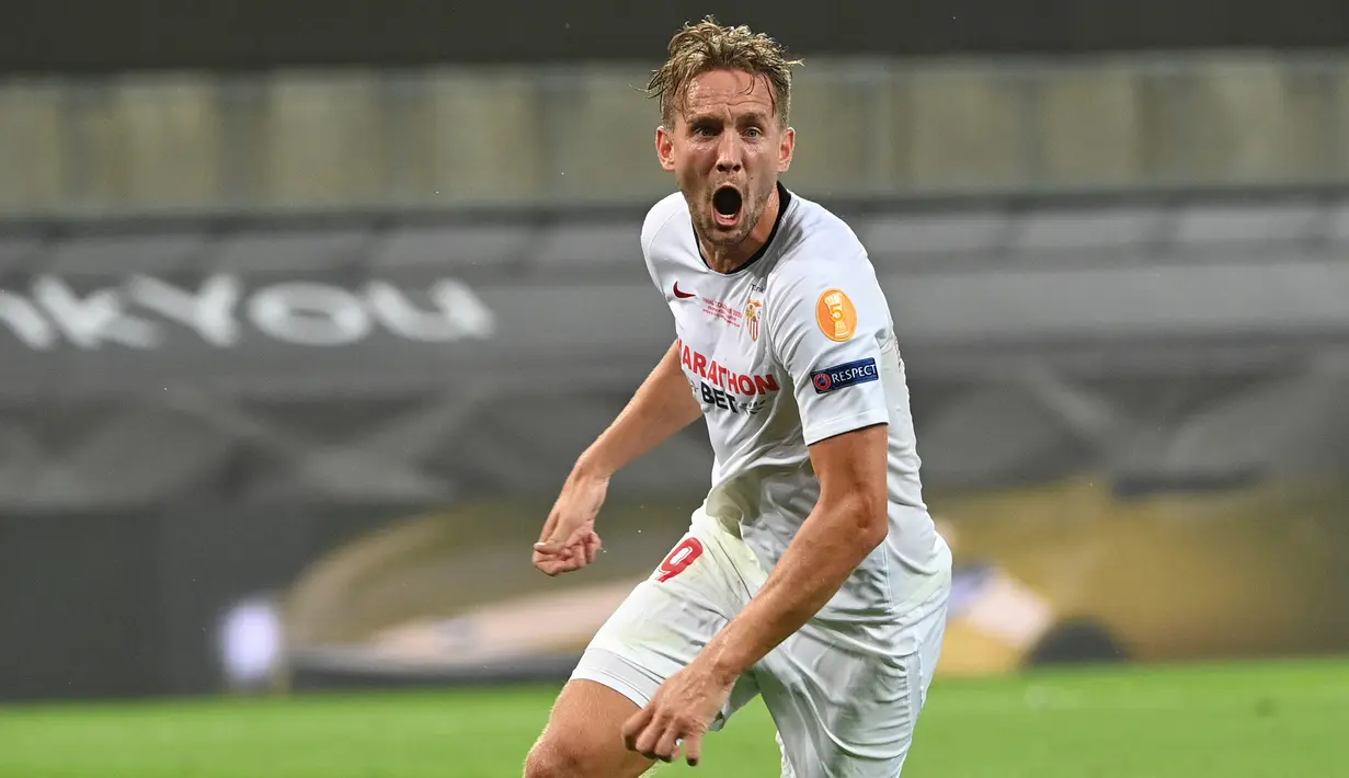 4. Luuk de Jong - Luuk de Jong menjadi pahlawan tidak terduga Sevilla pada ajang Liga Europa musim lalu. Pemain asal Belanda ini melekaskan dua gol ke gawang Inter Milan dan membawa Sevilla meraih trofi juara Liga Europa 2019/2020. (AFP/Ina Fassbender/pool)