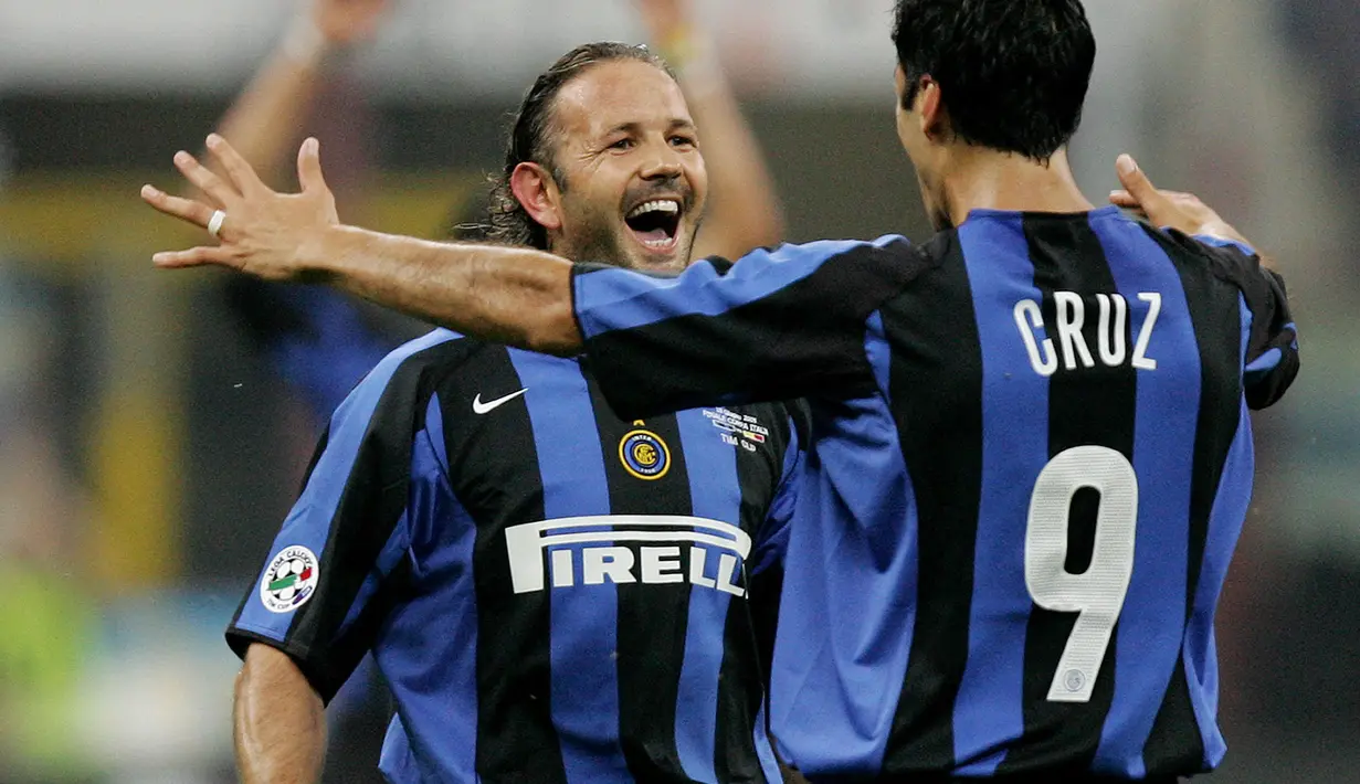<p>Setelah menghabiskan enam tahun di Lazio, Mihajlovic kemudian pindah ke Inter Milan. Ia juga sukses mempersembahkan banyak gelar bergengsi untuk Nerazzurri, termasuk juara Liga Italia, Coppa Italia, dan Supercoppa Italiana. (AFP/Paco Serinelli)</p>