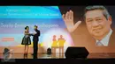Pembawa acara mengumumkan penerima penghargaan Social Media Award 2015 kategori tokoh untuk Presiden RI ke-6, Susilo Bambang Yudhoyono,  Jakarta, Kamis (22/10/2015). (Liputan6.com/Helmi Fithriansyah)