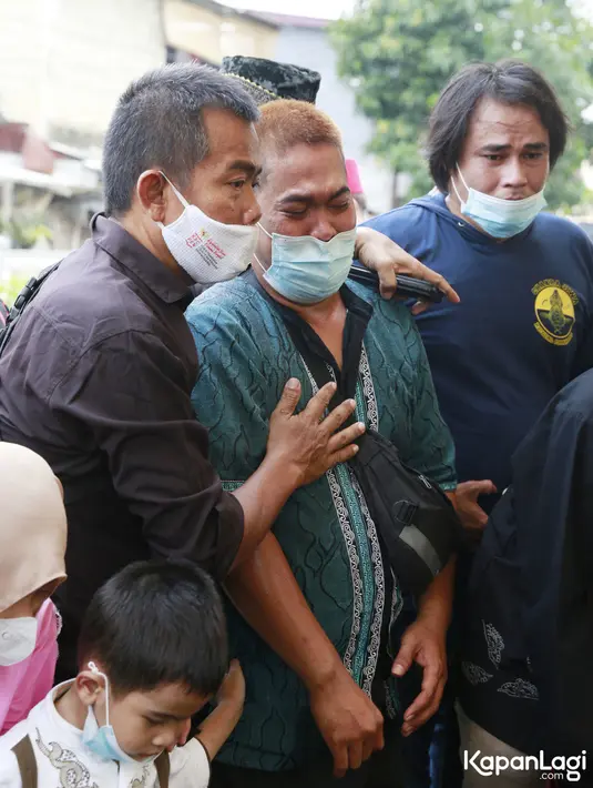 Suasana Pemakaman Urip Arphan (KapanLagi.com/Muhammad Akrom Sukarya)