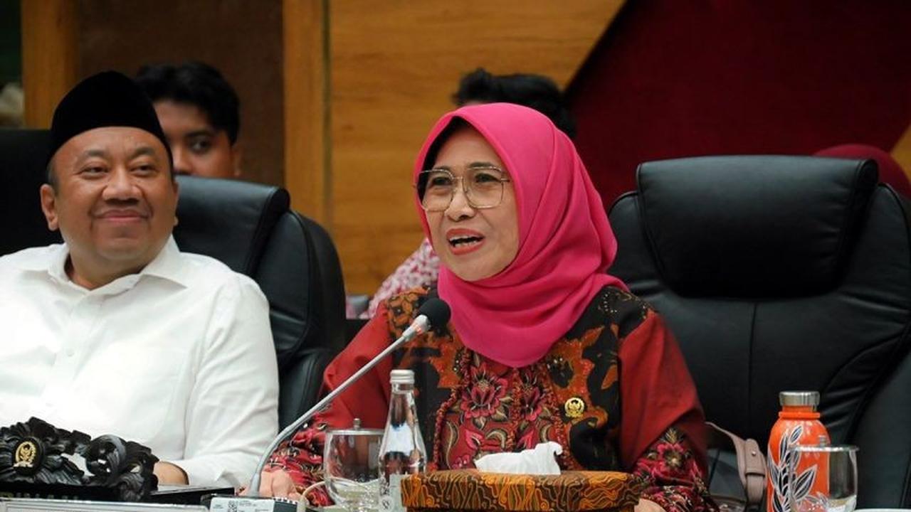 Komisi X DPR Desak Pemerintah Hapus Status Guru Honorer Demi Kesejahteraan