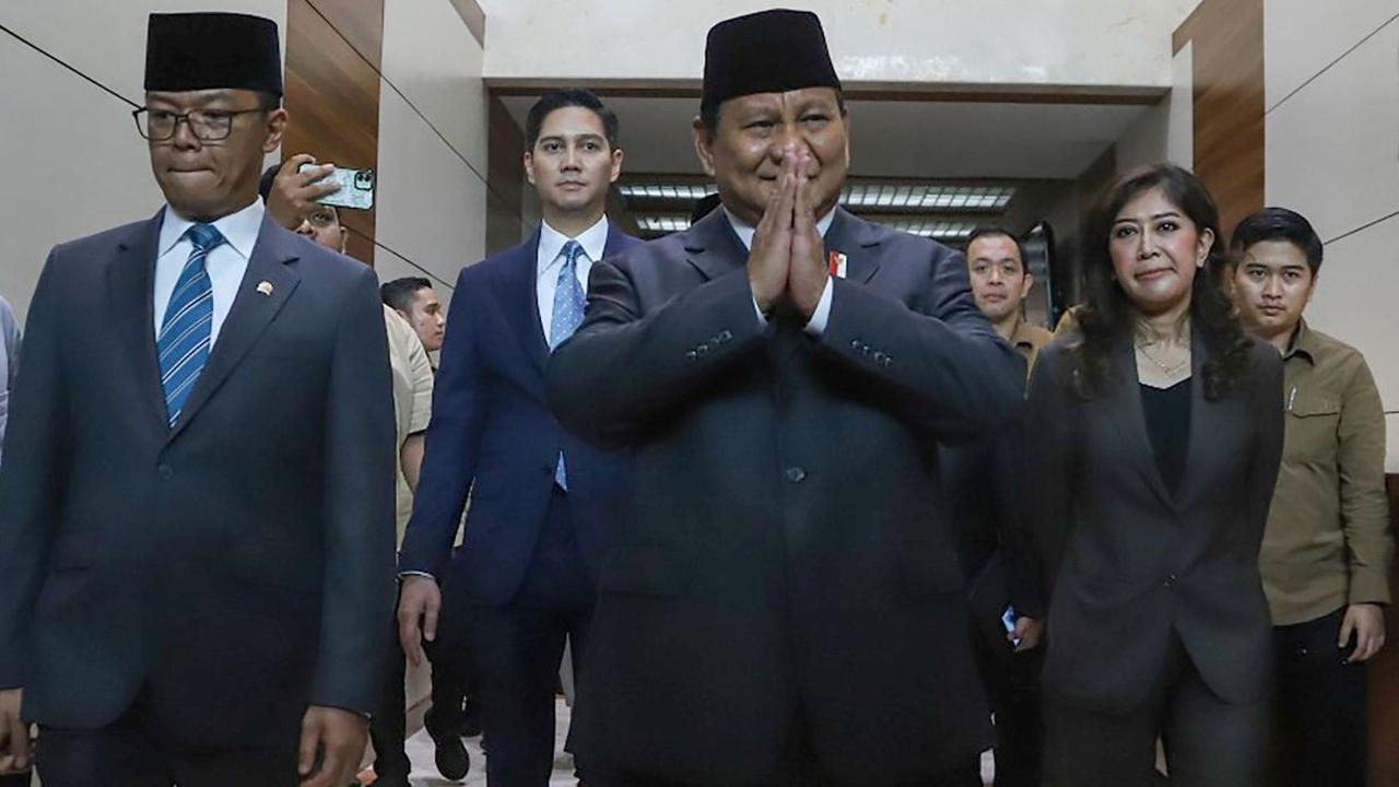 FOTO: Momen Menhan Prabowo Subianto Pamitan dan Minta Maaf Saat Rapat Terakhir dengan Komisi I DPR