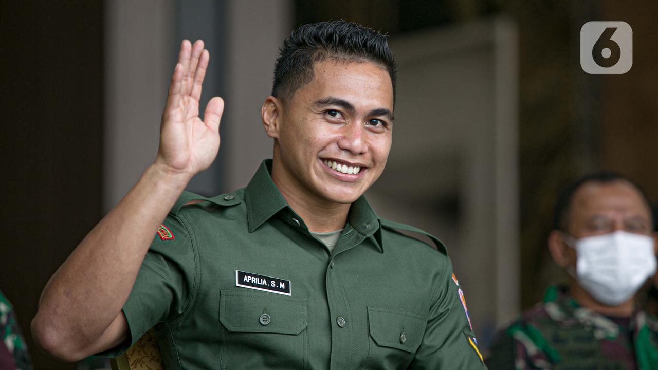 FOTO: Ekspresi Aprilia Manganang Usai Dapatkan Nama Baru Jadi Aprilio Perkasa Manganang