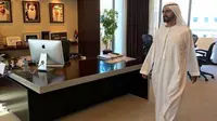 Penguasa Dubai, Sheikh Mohammed bin Rashid saat melakukan sidak di kantor-kantor pejabat (Dubai Media Office)