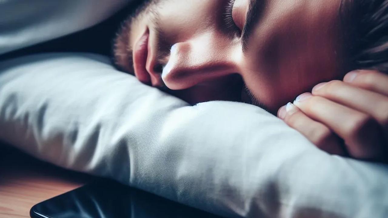 Di Bawah Bantal