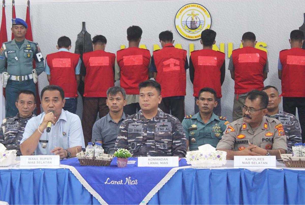 FOTO: TNI AL Amankan Kapal KM Rezeki, Gunakan Bom untuk Tangkap Ikan