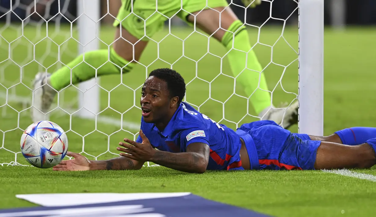 Tertinggal satu gol membuat Inggris kehilangan konsentrasi. Tidak ada perlawanan dari skuat The Three Lions dan tampaknya kemenangan sudah di tangan Jerman. (AP/Markus Ulmer)