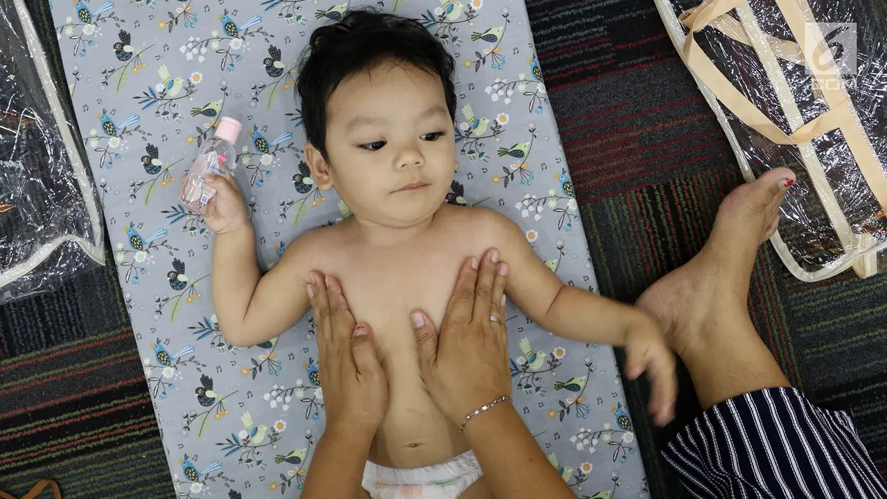 Pijat Massal Bayi di Kementerian Kesehatan