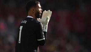 Kiper Arsenal, David Raya, berteriak dalam pertandingan&nbsp;Premier League&nbsp;antara FC Liverpool dan FC Arsenal di Liverpool, Inggris, Minggu, 31 Agustus 2025. (Foto AP/Jon Super)