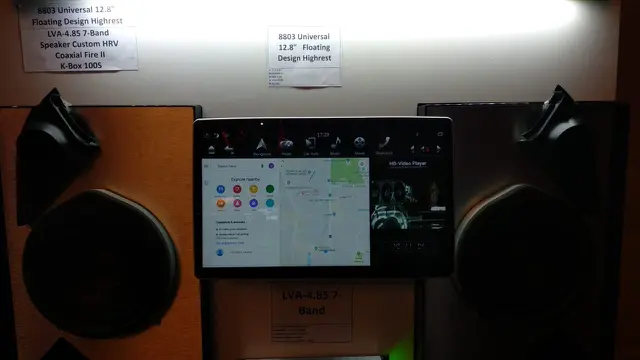Head unit bergaya Tesla