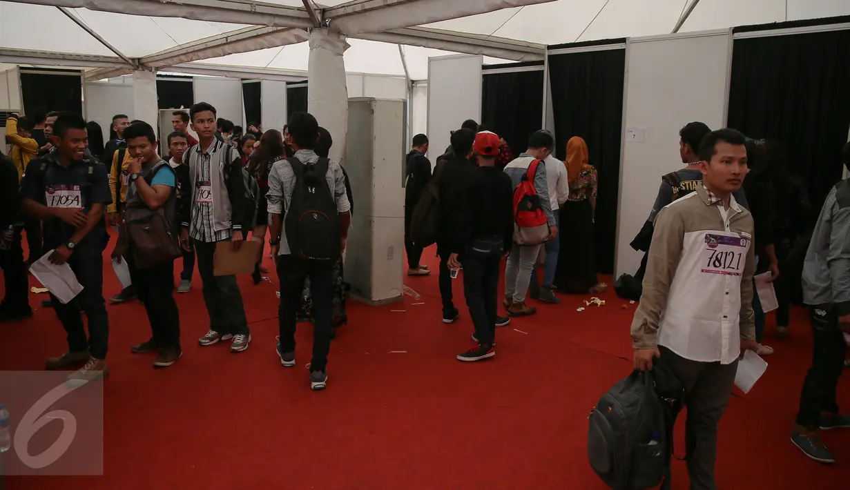 Suasana tempat audisi saat Audisi D Academy 3 Indosiar di Jakarta, Minggu (6/12). Berdasarkan data panitia, lebih dari enam ribu peserta yang mendaftar untuk ikut audisi. (Liputan6.com/Faizal Fanani)