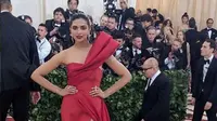 Deepika Padukone di karpet merah Met Gala 2018 (Instagram @metmuseum)