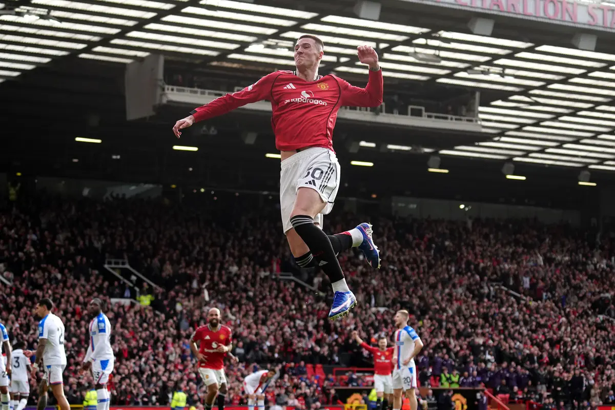 Foto: Lagi-Lagi Benjami Sesko, Cetak Gol Kemenangan dan Bawa MU ke Posisi Tiga Besar Liga Inggris