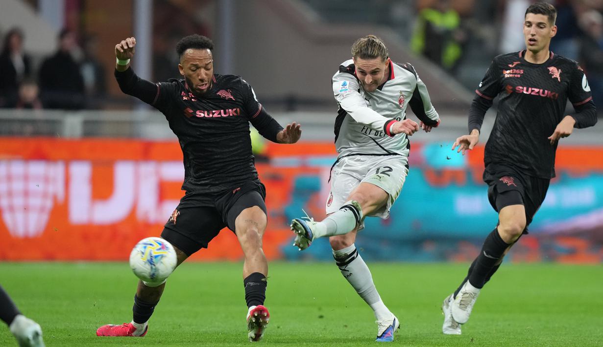 Penampilan apik Adrien Rabiot menjadi faktor penting di balik kemenangan Rossoneri dalam pertandingan yang berlangsung ketat tersebut. (AP Photo/Luca Bruno)