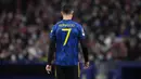 Hingga akhir laga, empat catatan hattricknya ke gawang Atletico Madrid tak berbekas. Cristiano Ronaldo pun meninggalkan lapangan dengan rasa frustrasi di hati. (AP/Manu Fernandez)