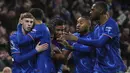 Pemain Chelsea merayakan gol yang dicetak oleh Cole Palmer ke gawang West Ham United dalam laga lanjutan Liga Inggris 2024/2025 di Stamford Bridge, London, Inggris, Selasa (04/02/2025) WIB. (AP Photo/Kirsty Wigglesworth)
