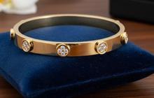 7 Desain Gelang Emas Mewah untuk Ibu-Ibu di Acara Kondangan, Tampil Menawan dan Dilirik Banyak Orang