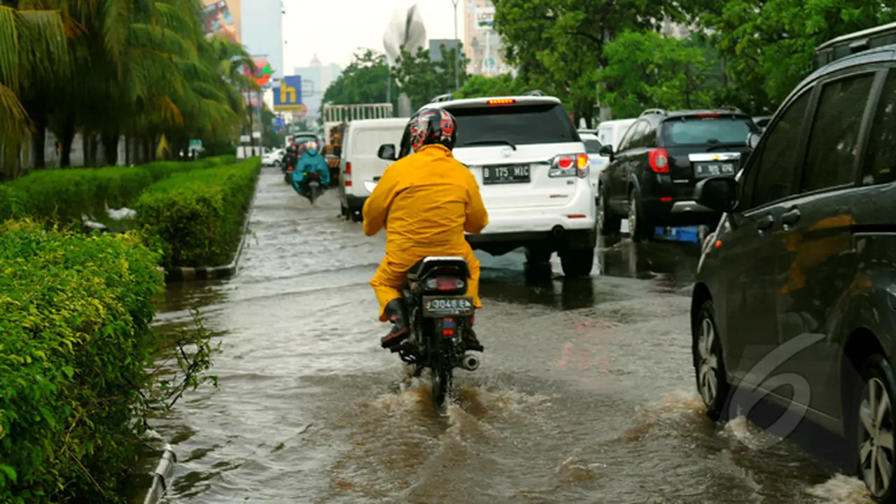 Penampakan Kelapa Gading Usai Diterjang Banjir